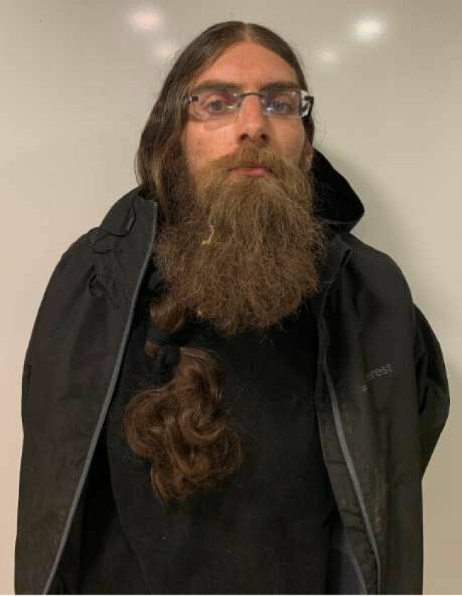 Theodor Engström har vid flera tillfällen sagts vara nazist och visat stort intresse för högerextrema terrorbrott. Theodor Engström efter gripandet.