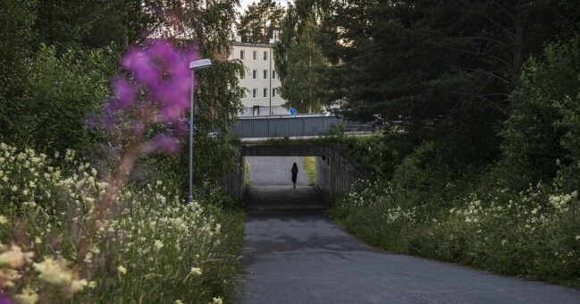 En gångbana och tunnel i närheten av Morö Backes skola, där nioåringen attackerades.