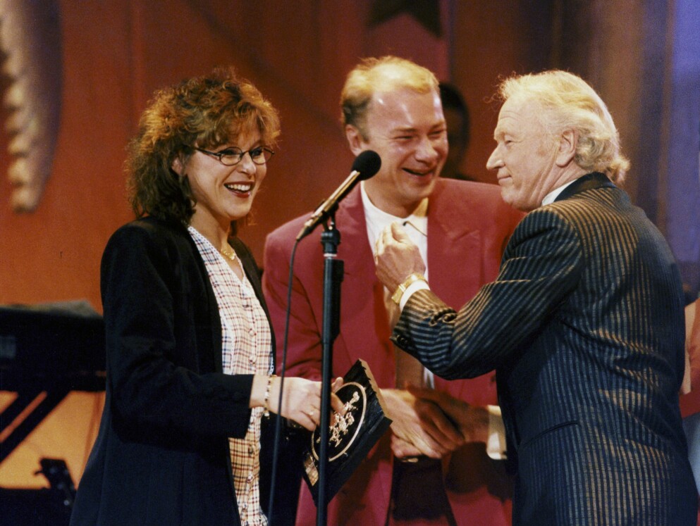 Lotta och Anders Engberg tar emot Grammis av Thore Skogman år 1994.