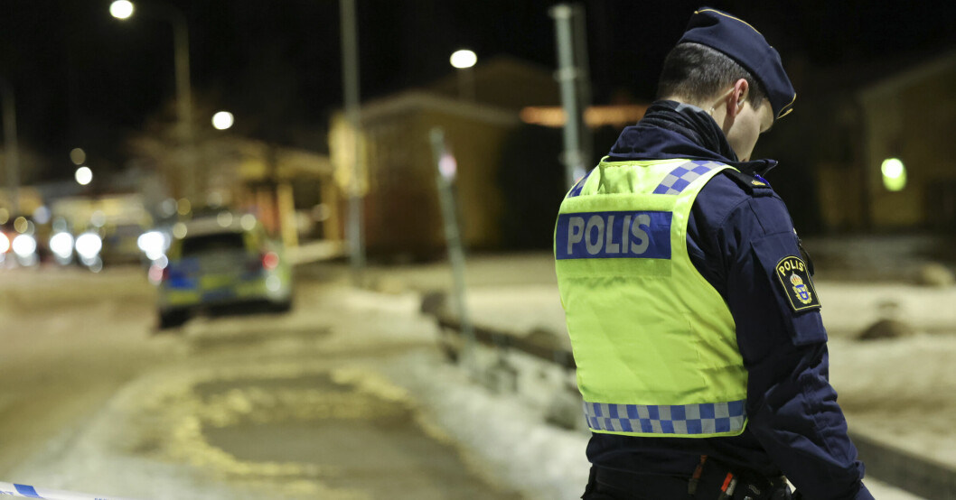 Polisen spärrade av området runt bostadshuset i Tullinge. Polisen spärrade av området runt bostadshuset i Tullinge.