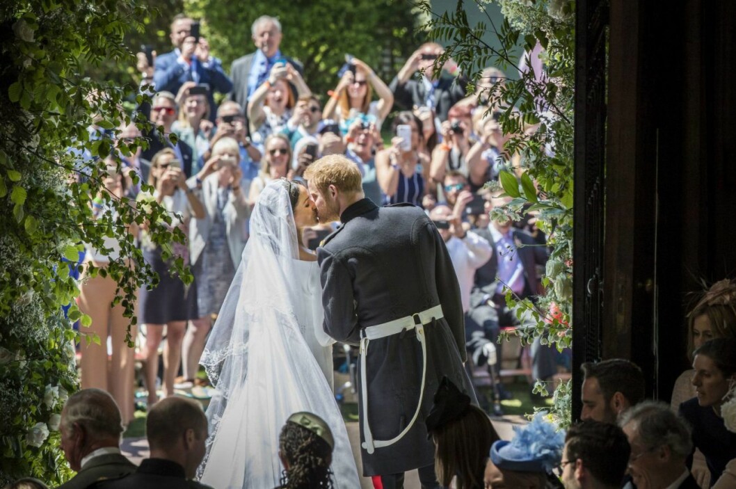Harry och Meghan gifte sig i slutet av maj 2018, ett bröllop som miljontals följde i direktsändning. Meghan Markle och prins Harrys kyss på sitt bröllop