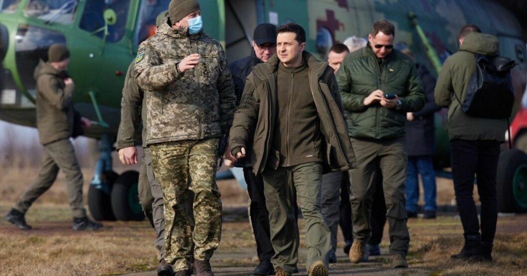 Volodymyr Zelenskyj besöker en militärövning den 16 februari 2022. Volodymyr Zelenskyj