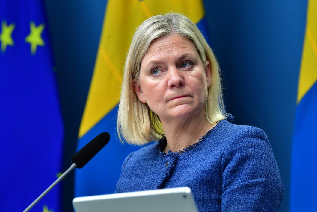 Sveriges nya statsminister Magdalena Andersson meddelar nya restriktioner införs i morgon.