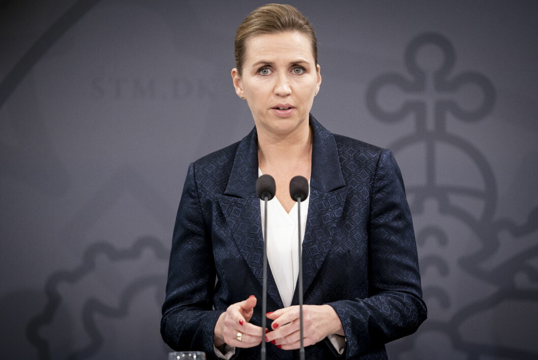Danmarks statsminister Mette Fredriksen ska hålla tal till nationen – och det spås att hon lär avslöja hur Danmark ska hantera pandemin fortsättningsvis.