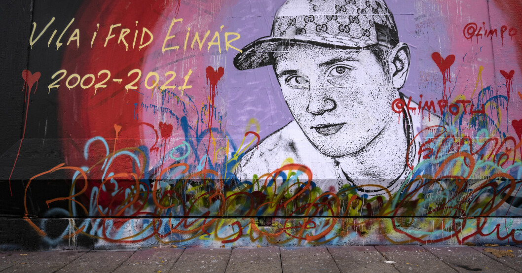Kända rapparen Nils ”Einar” Grönborg mördades utanför sitt hem i Hammarby Sjöstad 2021. Han har bland annat fått en hyllningsgrafitti i Malmö. Kända rapparen Nils ”Einar” Grönborg mördades utanför sitt hem i Hammarby Sjöstad 2021. Han har bland annat fått en hyllningsgrafitti i Malmö.