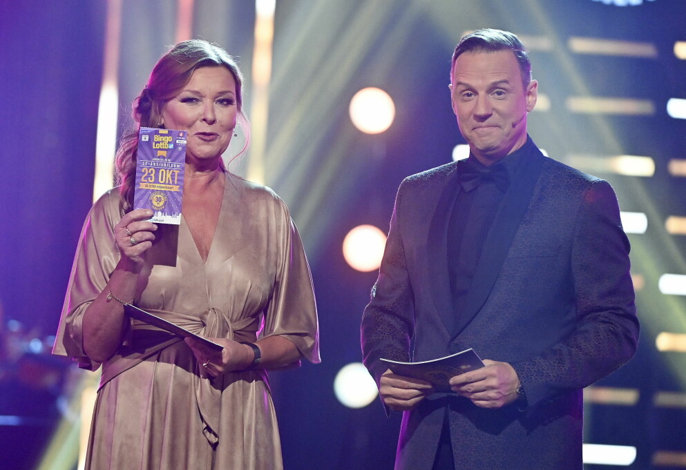 Bingolotto 30 år med Lotta Engberg och Stefan Odelberg plus alla de gamla programledarna förra året. Lotta och Stefan