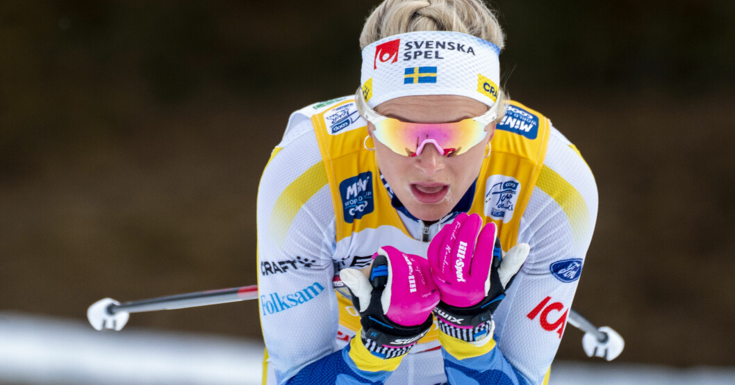 Frida Karlsson åker skidor.