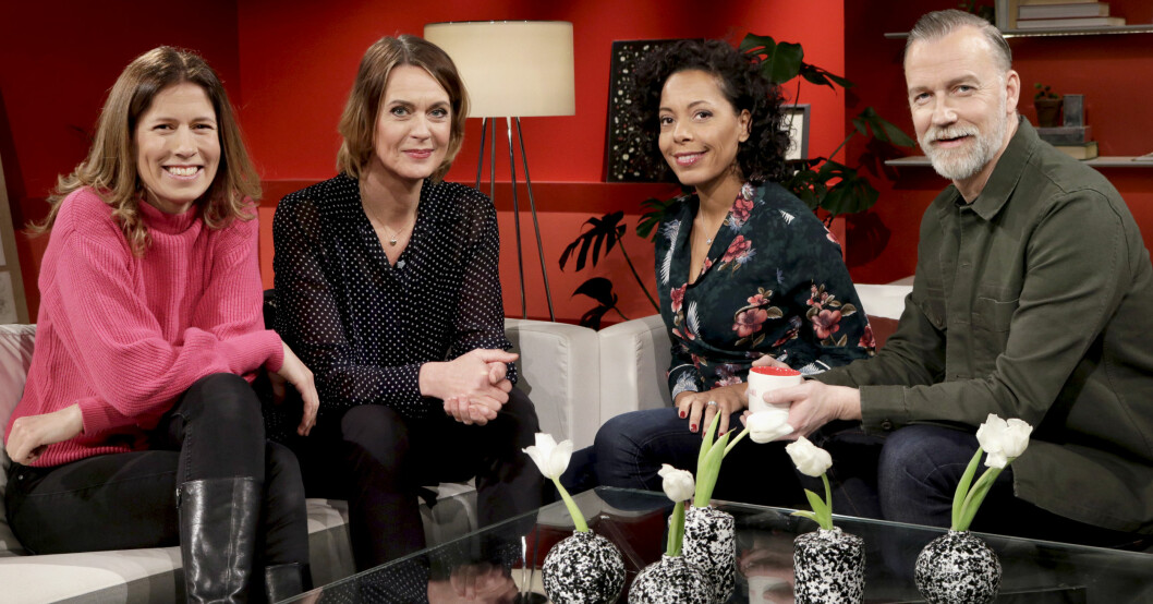 Programledarna Linda Olofsson, Inger Ljung Olsson, Pia Herrera och Beppe Starbrink. Sedan 2020 ingår även Jovan Radomir i gänget.