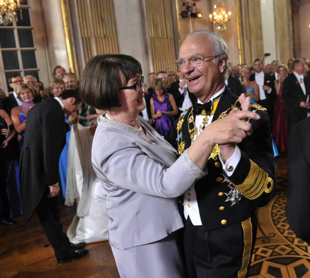 Ewa Westling passade på att ta sig en sväng om med kungen under prins Daniels och kronprinsessans Victorias bröllop. Ewa Westling och kungen