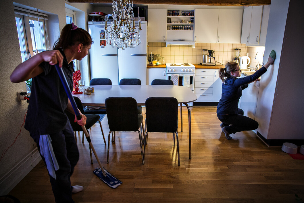 Magdalena Andersson har anlitat städfirman i flera år. Hon säger sig alltid ha betalat vitt och att hon frågat personalen om de haft kollektivavtal. Något städfirmans vd dementerar. Arkivbild.