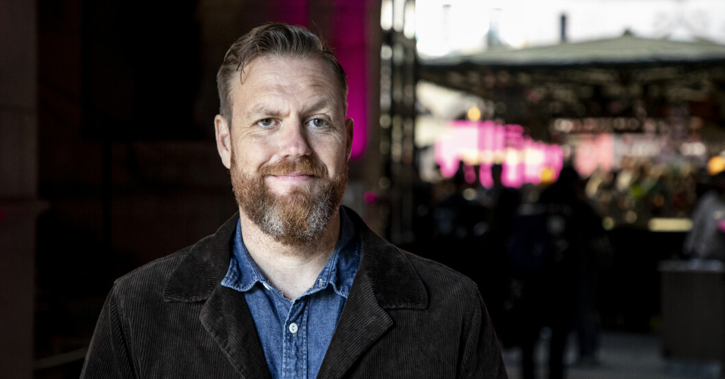 Kristoffer Ahonen Appelquist har lett programmet <span class=" italic" data-lab-italic_desktop="italic">Svenska nyheter</span> sedan 2019.