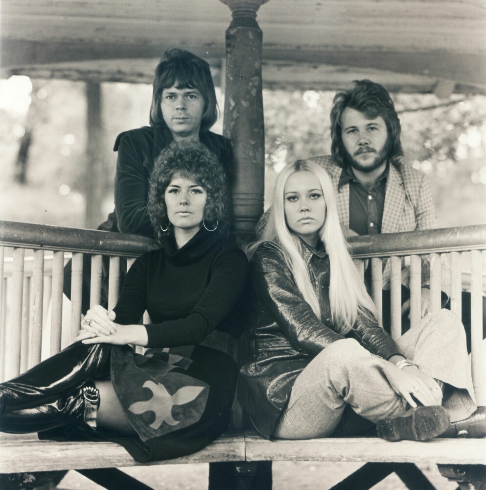 AnniFrid Lyngstad, Agneta Fältskog, Björn Ulvaeus och Benny Andersson innan de slog igenom som ABBA. Björn träffade senare sin fru Lena genom bandkollegorna Annifrid och Benny.