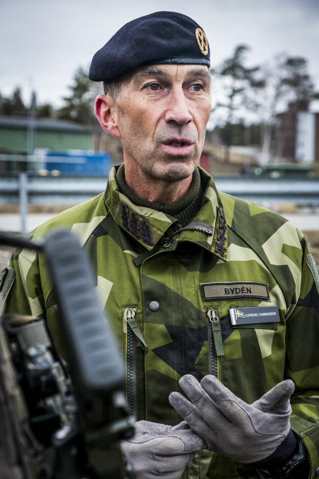 Överbefälhavare Micael Bydén målar upp en mörk bild om framtiden.