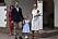 Kronprinsessan och familj poserar framför kameran