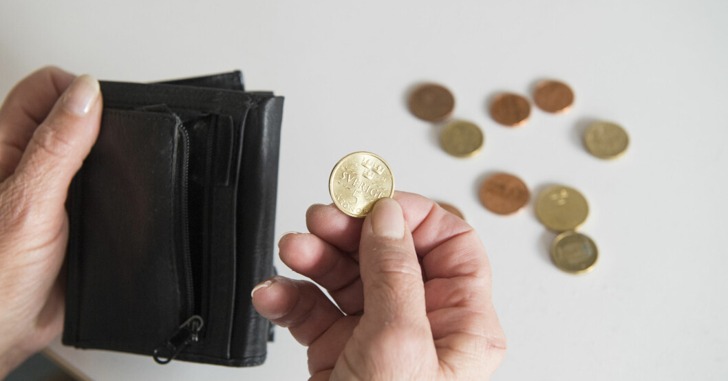 STOCKHOLM 20180126Pensionär med mynt och plånbokFoto: Henrik Montgomery / TT / kod 10060