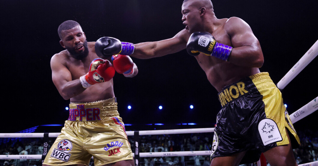 Badou Jack (till vänster) mot Ilunga Makabu i nattens WBA-match.