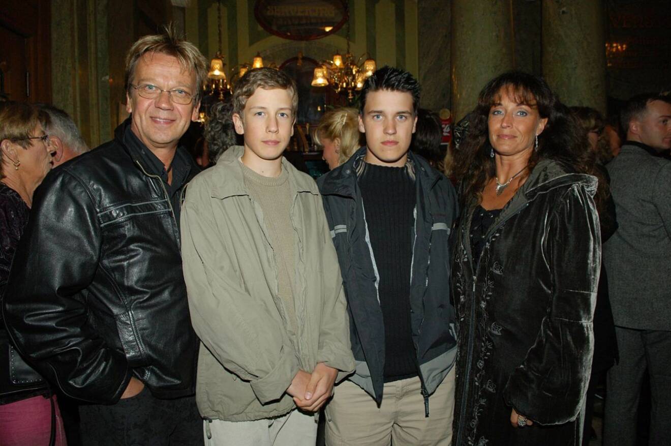 Björn och Pernilla Skifs med sönerna Jonathan och Oliver