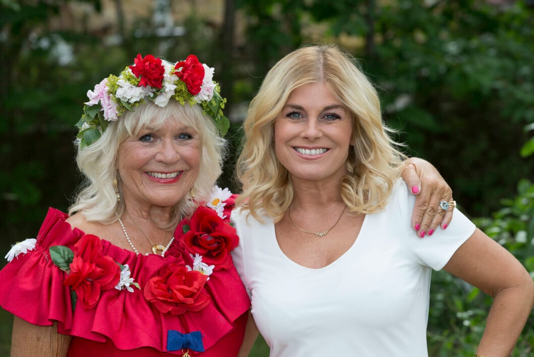 Christina Schollin och Pernilla Wahlgren Christina Schollins 80-årsfest, Björkhaga, 2018.
