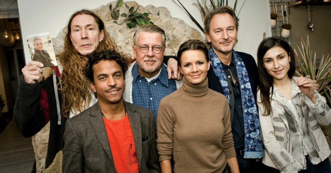 Eva Dahlgren, Martin ”E-Type” Eriksson, Mikael Wiehe och Tomas Ledin, Jason ”Timbuktu” Diakité, Lena Philipsson och Laleh. Eva Dahlgren, Martin ”E-Type” Eriksson, Mikael Wiehe och Tomas Ledin, Jason ”Timbuktu” Diakité, Lena Philipsson och Laleh i Så mycket bättre 2011.