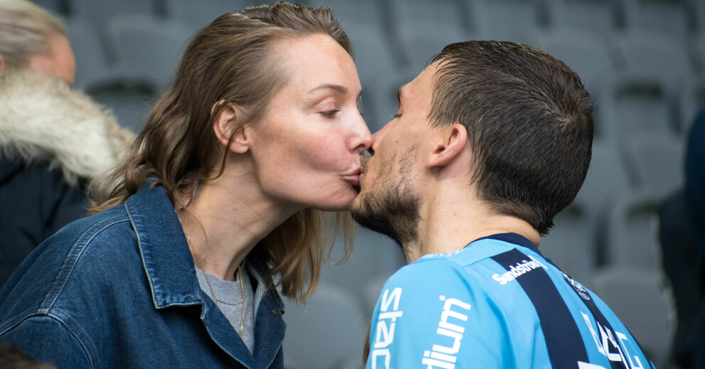Erik spelar i Djurgården. Carina Berg, Erik Berg