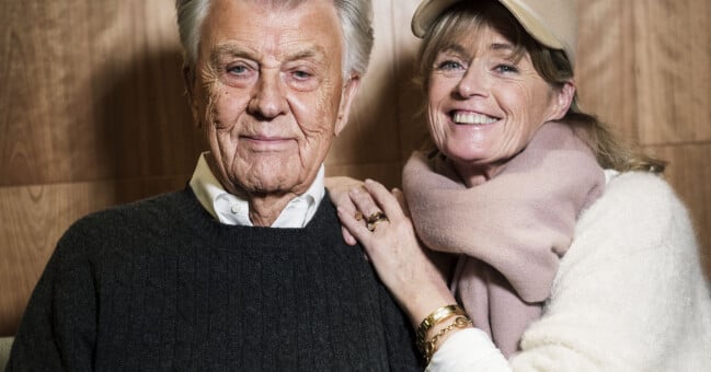 Artisten Sven-Bertil Taube med hustrun Mikaela. Artisten Sven-Bertil Taube med hustrun Mikaela.