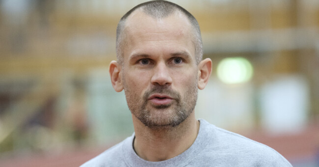 Stefan Holm har bytt bana i livet och skriver numera kärleksnoveller ihop med sin flickvän Jessica Eriksson. Stefan Holm har bytt bana i livet och skriver numera kärleksnoveller ihop med sin flickvän Jessica Eriksson.