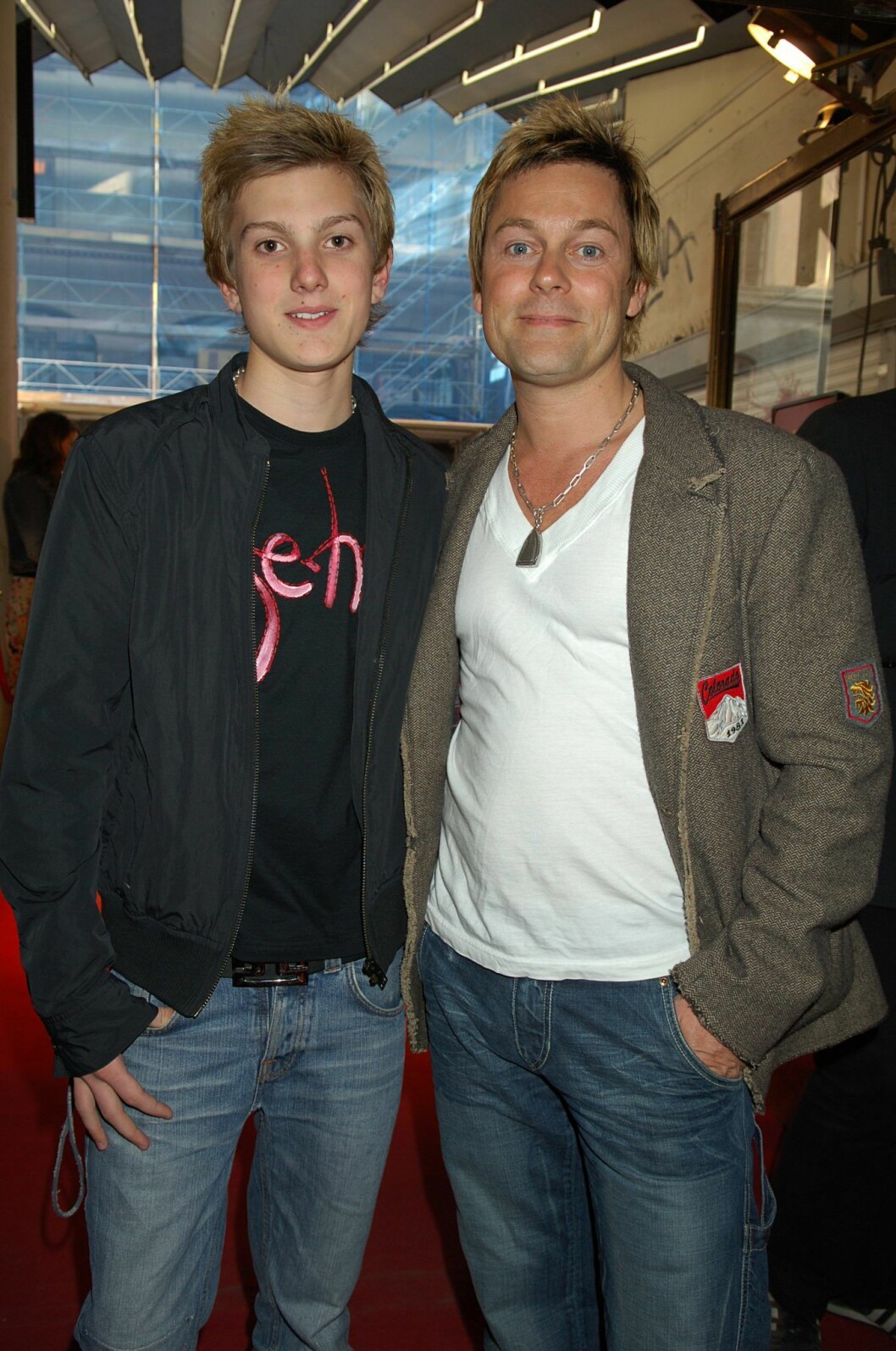 Tim och pappa Niclas på premiär 2005. Foto: Cecilia Liljeton/TT Tim Wahlgren och Niclas Wahlgren