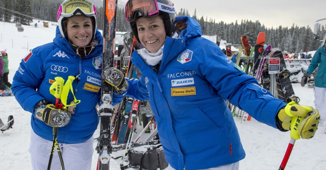 Elena (t.h.) och hennes syster Nadia (t.v.) efter en världscuptävling i Lake Louise, Kanada, 2017.