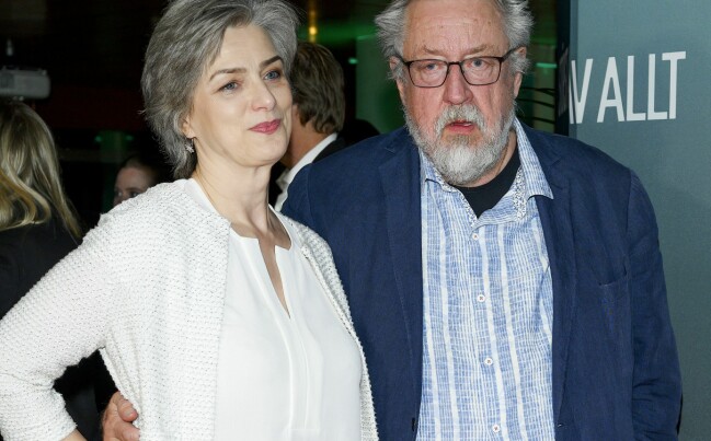 Leif GW Persson har gett bolaget bakom sitt kända vin till frun Kim Persson. Leif GW Persson och Kim Persson.