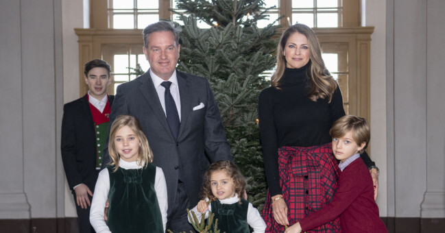 Chris O'Neill och prinsessan Madeleine med barnen prinsessan Leonore, prinsessan Adrienne och prins Nicolas 2022.
