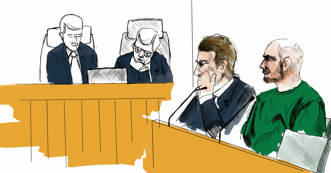 Teckning från Södertörns tingsrätt, där förhandlingen om kidnappning av rapparen Einar ägde rum i januari 2023. 39-åriga Mario Golzar i grönt ihop med sin försvarsadvokat Joel Apitzsch.
