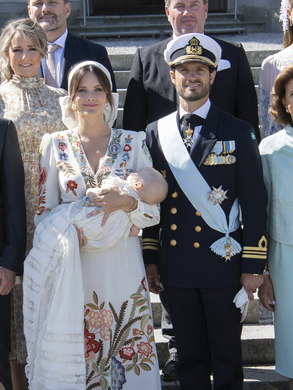 Prinsessan Sofia med sin prins Carl Philip i bakgrunden syns syster Lina.