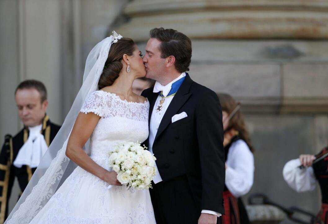 Prinsessan Madeleine och Chris O´Neill efter sitt bröllop i Slottskyrkan. Prinsessan Madeleine och Chris O´Neill efter sitt bröllop i Slottskyrkan.