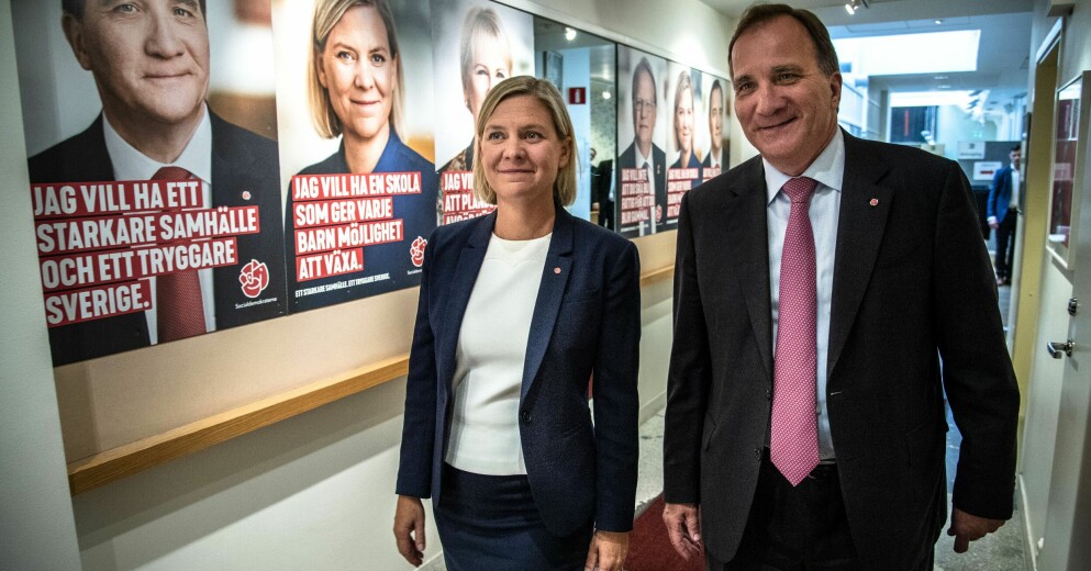 Magdalena Andersson tog över som partiledare efter Stefan Löfven 2021. Magdalena Andersson och Stefan Löfven.