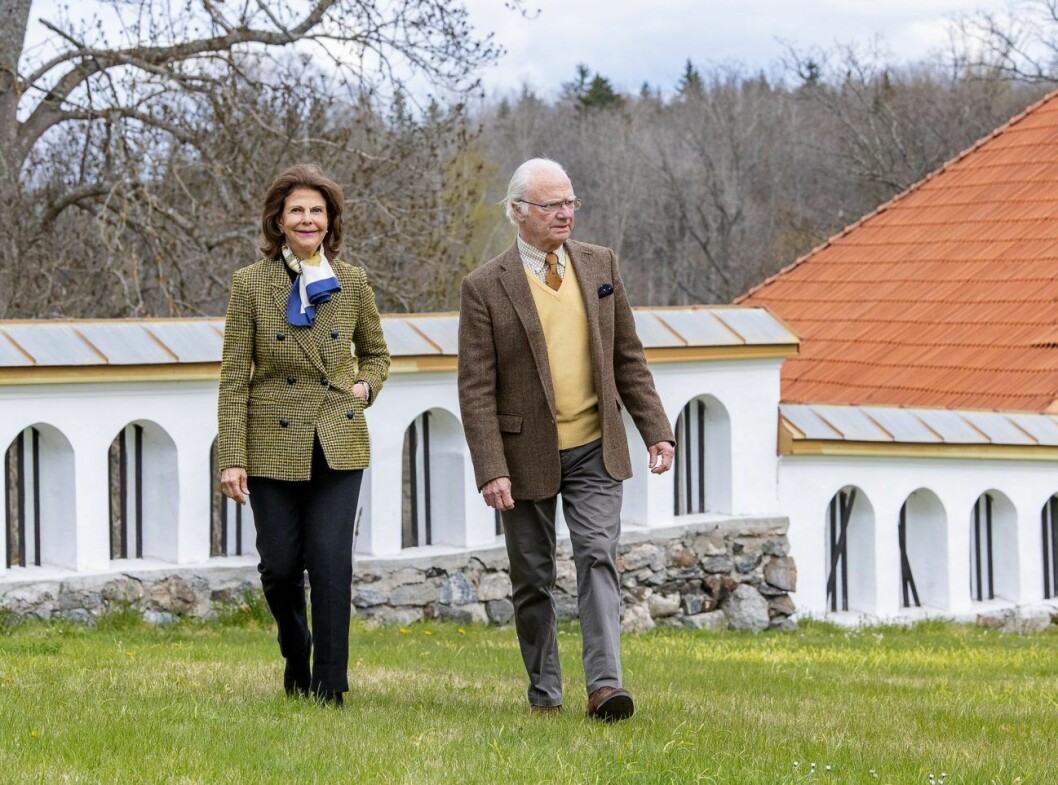 Drottning Silvia och kung Carl Gustav på Stenhammars slott. Drottning Silvia och kung Carl Gustav på Stenhammars slott.