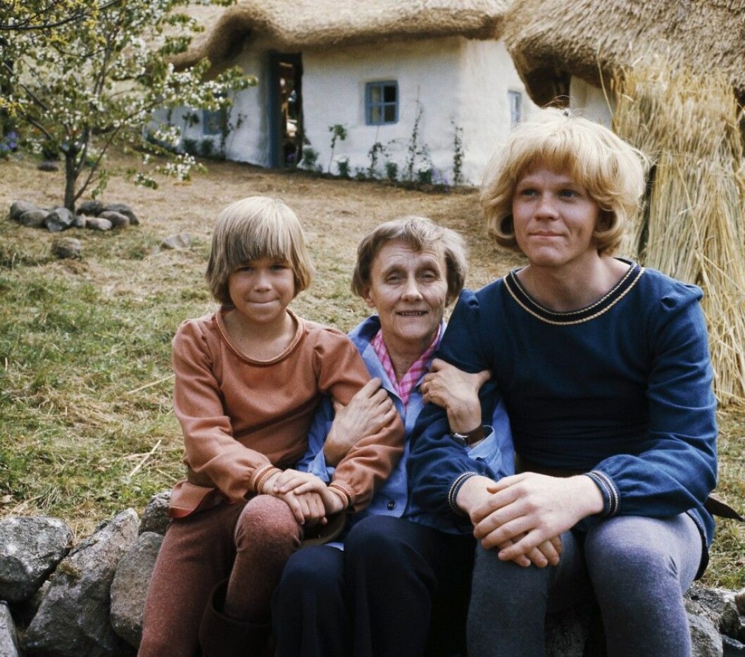 Astrid Lindgren och bröderna Lejonhjärta. Foto: IBL Astrid Lindgren och bröderna Lejonhjärta. Foto: IBL