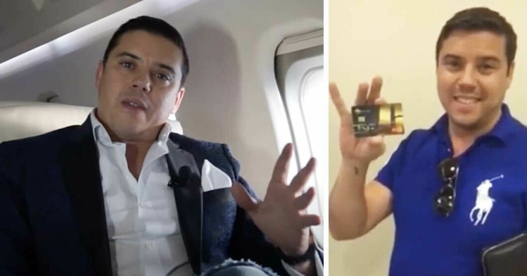Sebastian Greenwood sitter på en flygplan och gestikulerar och till höger håller han upp ett OneCoin-kort