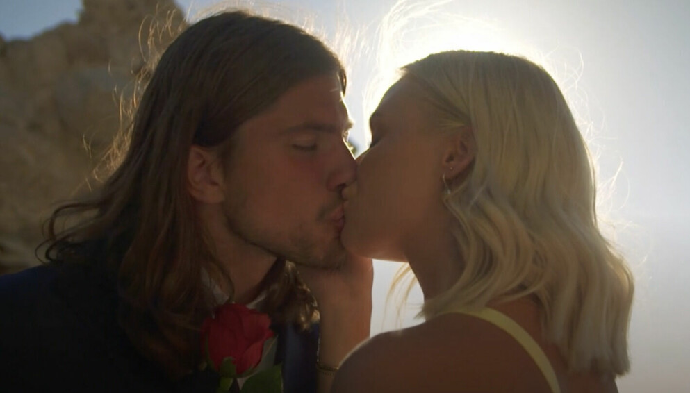 <span class=" italic" data-lab-italic_desktop="italic">Bachelor</span>-Sebastian ger sin sista ros till Ida. Sebastian Martinsson gav sin sista ros till Ida i Bachelor 2021