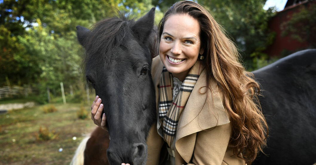 Sigrid Bergåkra. Bonde-Sigrid med en häst.