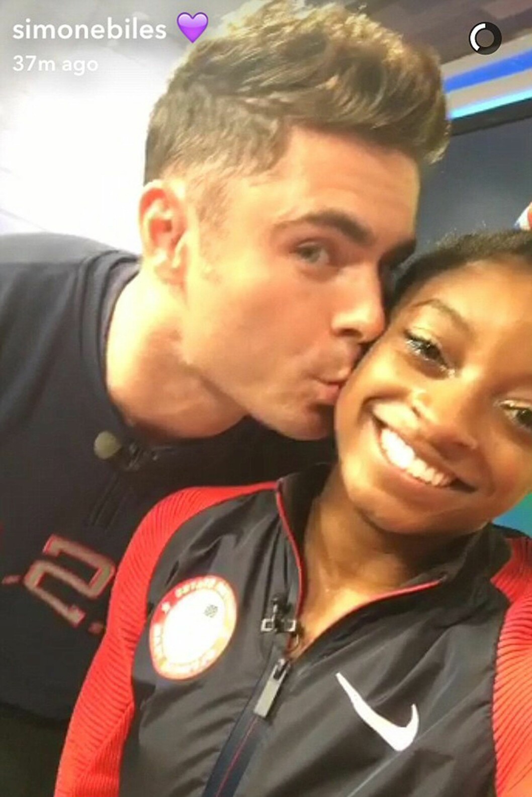 Simone Biles blev lycklig när Zac Efron dök upp. Simone Biles är lycklig när Zac Efron dök upp.