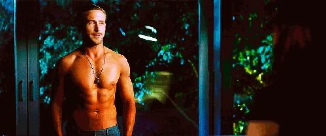 Via: <a href="http://giphy.com/gifs/shirtless-crazy-stupid-love-hot-13KdZVLn1SxSYE" target="_blank">giphy.com</a> Via: giphy.com