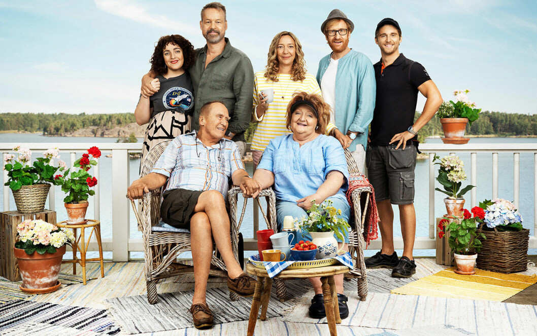 Skådespelarna i Sjölyckan: Shima Niavarani, Henrik Schyffert, Malin Cederbladh, Gustaf Hammarsten, Anastasios Soulis, Hans Mosesson och Marianne Mörck. Skådespelarna i Sjölyckan: Shima Niavarani, Henrik Schyffert, Malin Cederbladh, Gustaf Hammarsten, Anastasios Soulis, Hans Mosesson och Marianne Mörck.
