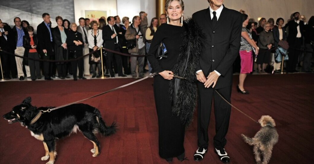 Skådespelaren Richard Belzer tillsammans med sin fru Harlee Belzer och deras två hundar. Arkivbild från 2008. Skådespelaren och komikern Richard Belzer död
