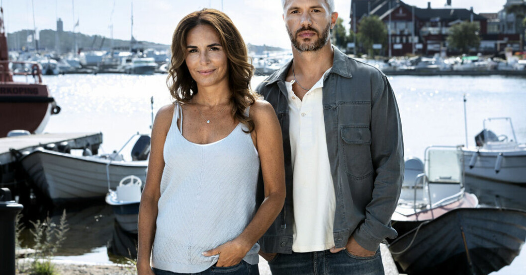 Skådespelarna Alexandra Rapaport och Nicolai Cleve Broch. Pressbild. "Morden i Sandhamn" är snart tillbaka