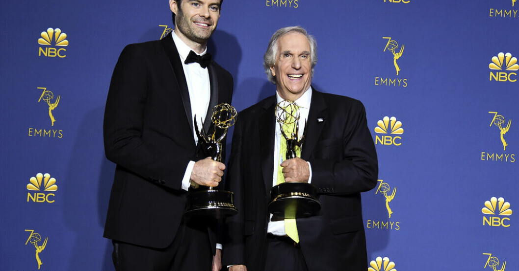 Skådespelarna Bill Hader och Henry Winkler med varsin Emmy-statyett. Arkivbild. "Barry" slut efter fjärde säsongen
