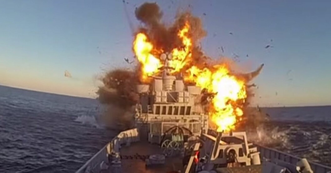 Här bombar norska försvaret sin egen båt
