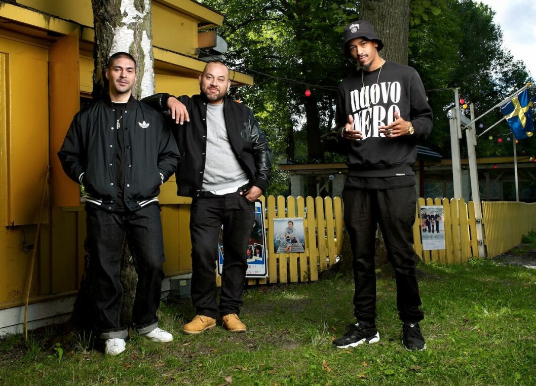 The Salazar Brothers, bröderna Cristian ”Salla” och Marcelo ”Masse” Salazar från den välkända Redline-studion tillsammans med programledaren “Näääk” Foto: Pär Bäckstrand/ TV4 lyckligagatan
