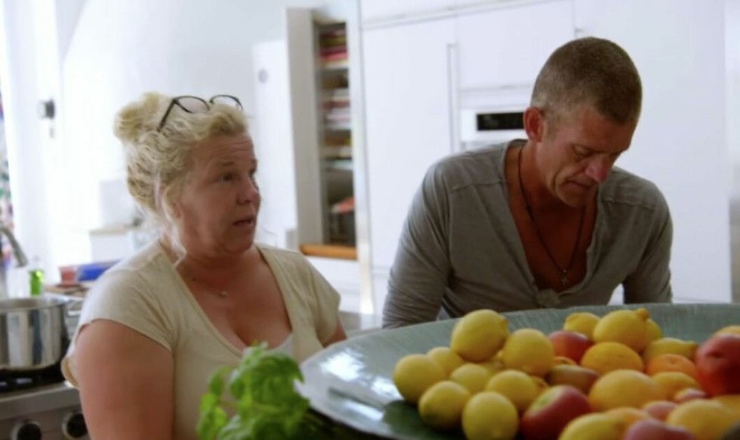 Mia Parnevik är nedstämd för att hon känner att hon inte räcker till för både jobbet och familjen.
