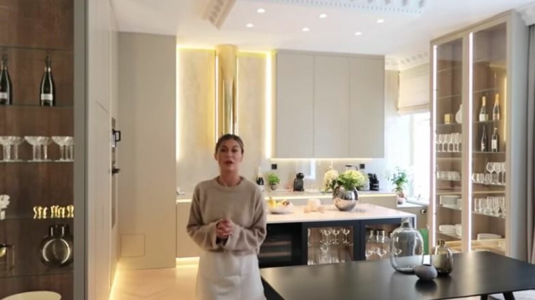 Köket är väldigt rymligt och har mycket plats för matlagning och umgänge. Bianca Ingrossos lägenhet