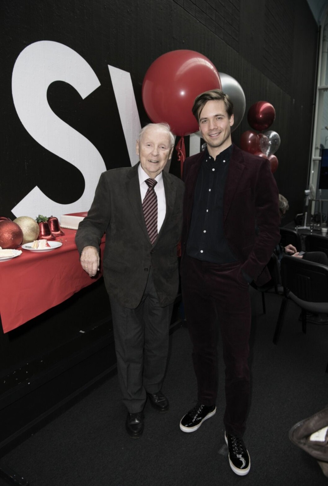 Nils Holmqvist med väder-legendaren John Pohlman. Nils Holmqvist med väder-legendaren John Pohlman.